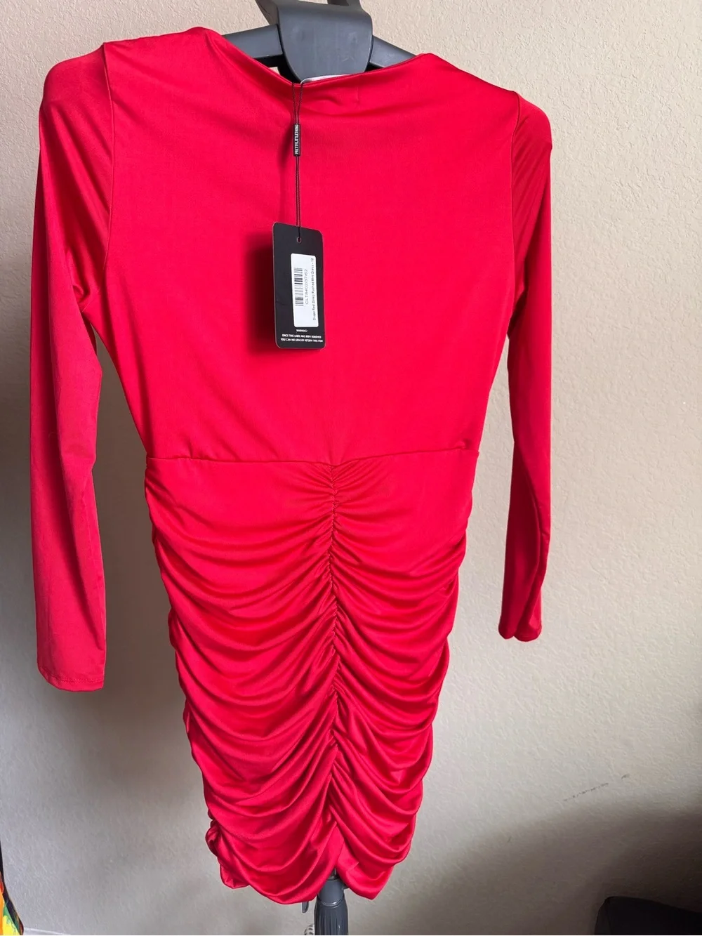 PrettyLittleThing Red Ruched V-Neck Mini Dress - Picture 2 of 2